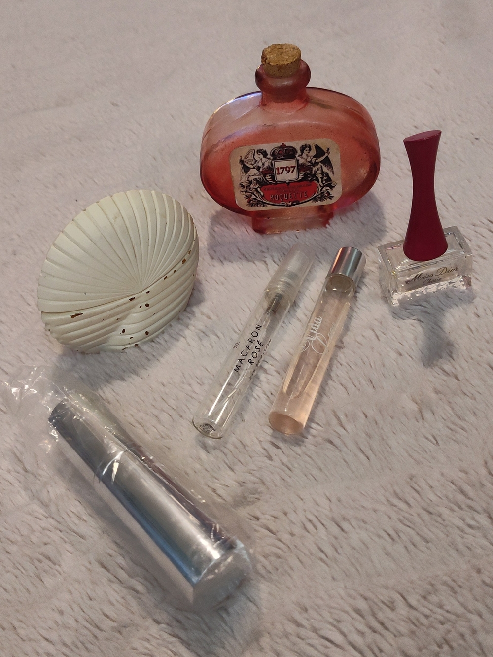 Vintage-style Pink Glass Perfume Bottle & Mini Fragrance Set